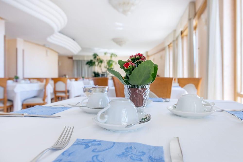 Astura Palace Hotel Nettuno Eksteriør bilde